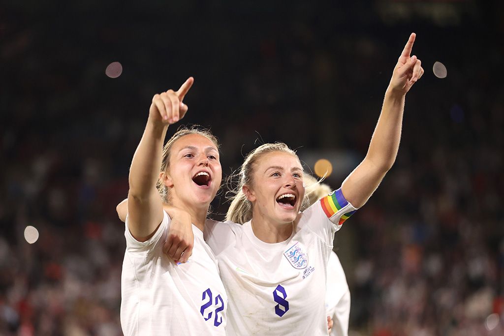 Women in Football - MEMBERS IN FOCUS: SPORTS PHOTOGRAPHER LYNNE CAMERON